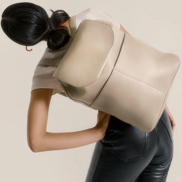 Cuyana 13" Pebbled Leather Stone Beige Laptop Backpack Work Travel - Picture 2 of 15